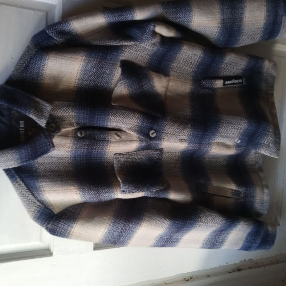 UNISEX flannel jacket/shirt. LIKE NEW. Poly/Wool. 4 pocket. Absolutely soft.